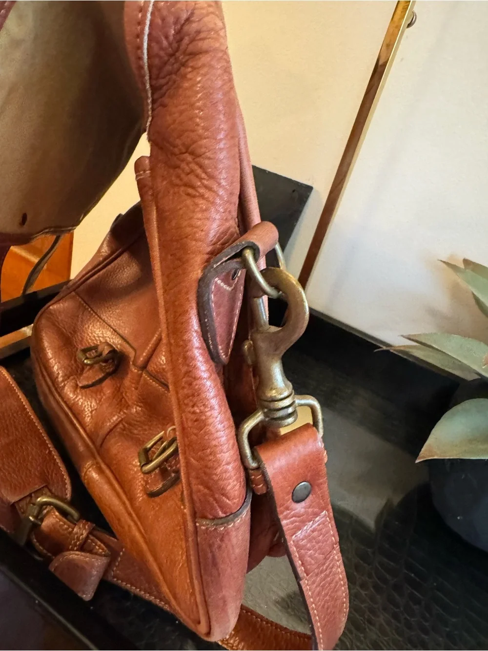 Levenger Tusting Clipper Leather Messenger Bag Made In England